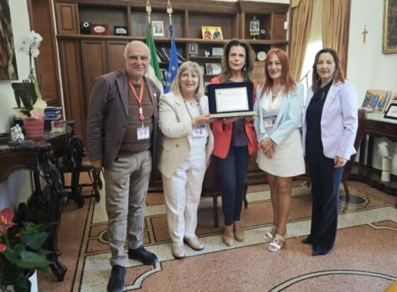 Attestato di socio onorario ALT al Prefetto di Cosenza